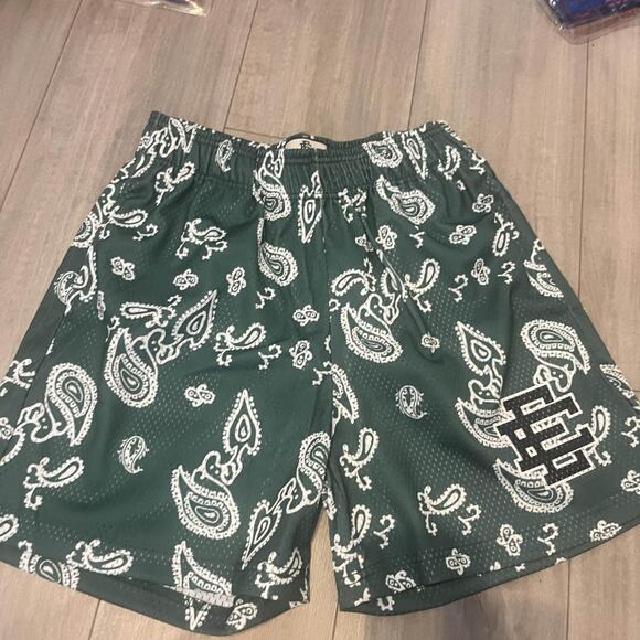 Medium green eric emanuel shorts - Picture 1 of 4